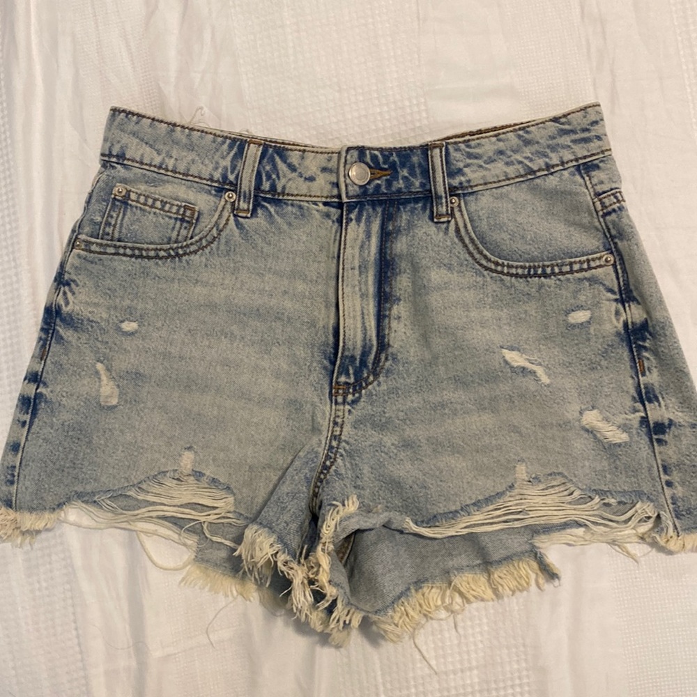 Zara  distressed wash raw hem button-fly shorts